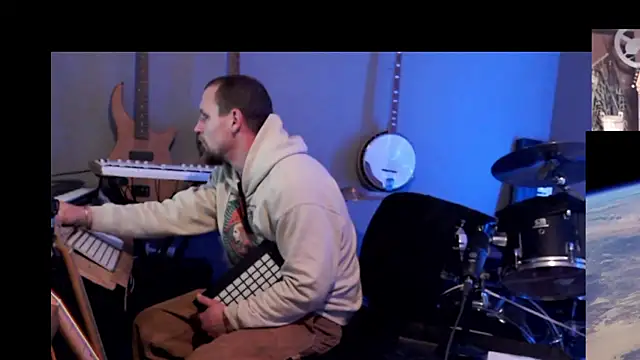 Snapshot of itsjameswebbscope chatting on February 19, 2026, 5:21 pm itsjameswebbscope online show from February 19, 2026, 5:21 pm