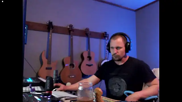 Snapshot of itsjameswebbscope chatting on February 3, 2026, 7:57 am itsjameswebbscope online show from February 3, 2026, 7:57 am