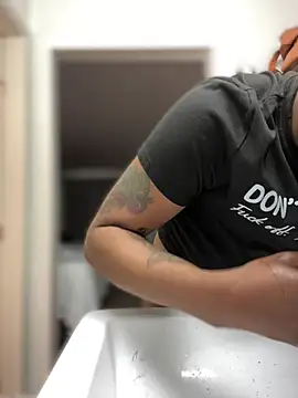 PrettyGal Tingz online show from February 8, 2025, 4:04 pm