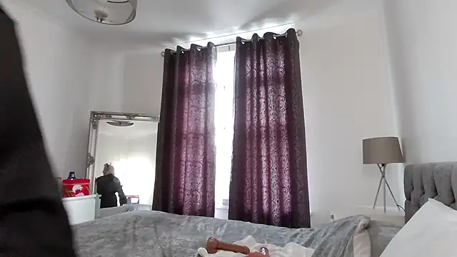 TanyaTaylor45 online show from October 18, 2025, 12:29 pm