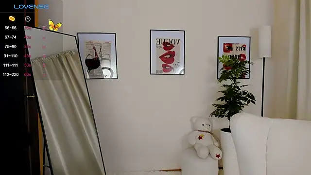 VanessaSmuth online show from October 21, 2025, 2:00 am