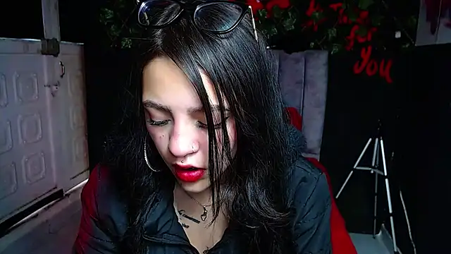 Snapshot of Violettasquirt chatting on May 7, 2026, 5:16 pm Violettasquirt online show from May 7, 2026, 5:16 pm
