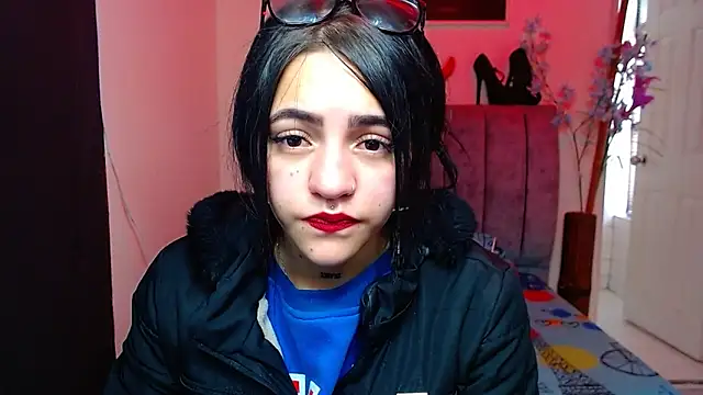 Violettasquirt online show from October 17, 2025, 1:35 pm