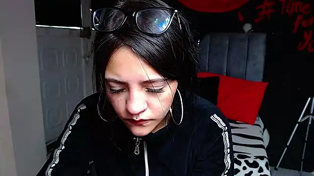 Violettasquirt online show from March 25, 2026, 1:43 pm