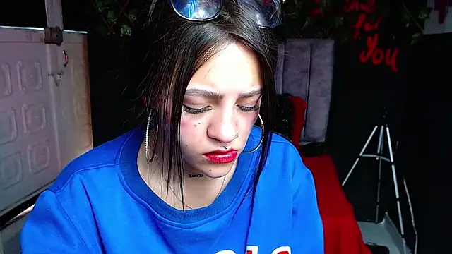 Snapshot of Violettasquirt chatting on May 8, 2026, 1:37 pm Violettasquirt online show from May 8, 2026, 1:37 pm