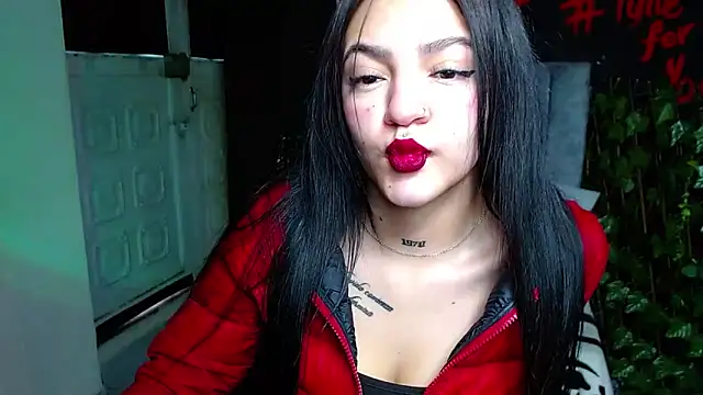 Snapshot of Violettasquirt chatting on April 25, 2026, 1:36 pm Violettasquirt online show from April 25, 2026, 1:36 pm