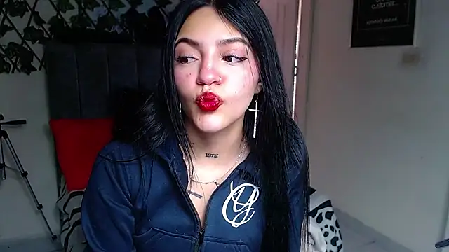 Violettasquirt online show from June 24, 2026, 1:32 pm