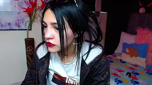 Violettasquirt online show from November 20, 2025, 1:23 pm