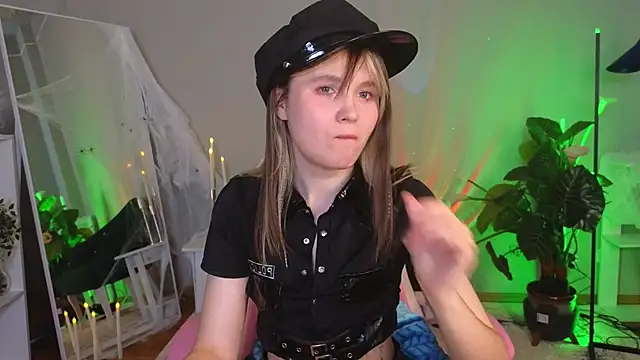 CiriRianonn online show from October 26, 2025, 5:41 am