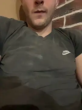 red red00 online show from November 3, 2025, 1:37 pm