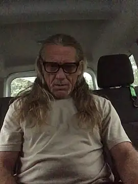 Snapshot of longhairjim chatting on December 23, 2024, 11:28 pm longhairjim online show from December 23, 2024, 11:28 pm