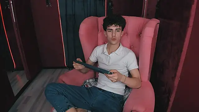 LarryProject online show from November 1, 2025, 2:07 am