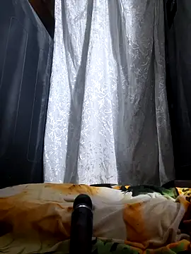 LunaDrago online show from November 5, 2025, 4:26 am