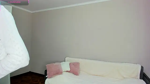 -Sacura- online show from September 12, 2025, 4:07 pm