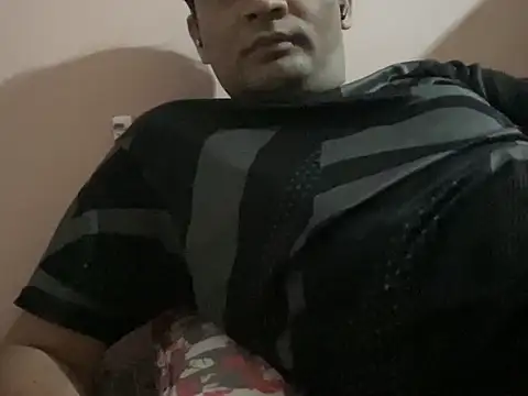 NiceBoy9099 online show from November 16, 2025, 5:50 pm