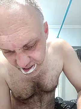 Pineapple04 online show from May 17, 2026, 5:07 am
