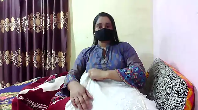 Snapshot of LovelyRose69 chatting on December 18, 2024, 6:46 pm LovelyRose69 online show from December 18, 2024, 6:46 pm