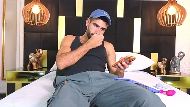 Snapshot of Ethan__Walker chatting on November 19, 2025, 8:42 pm Ethan Walker online show from November 19, 2025, 8:42 pm