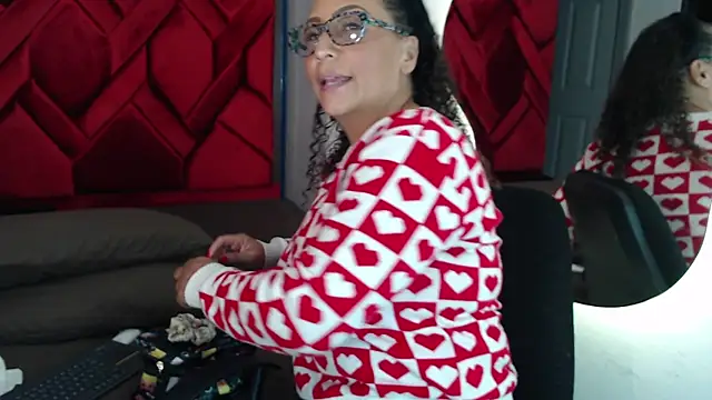 Snapshot of EvaMills1 chatting on February 21, 2025, 7:54 pm EvaMills1 online show from February 21, 2025, 7:54 pm
