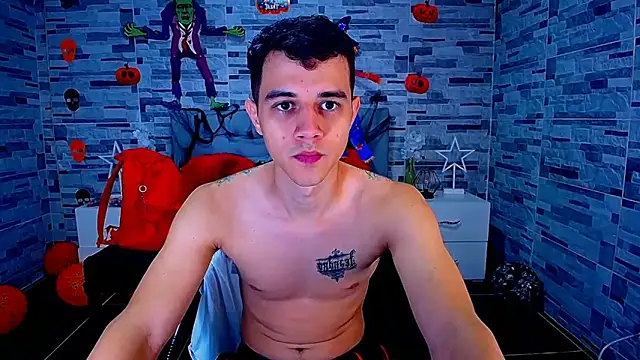 ADAM HOT online show from October 22, 2025, 9:35 pm