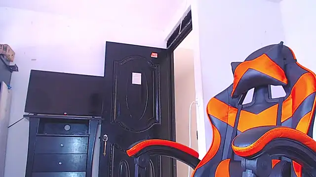 ADAM HOT online show from February 6, 2026, 7:54 pm