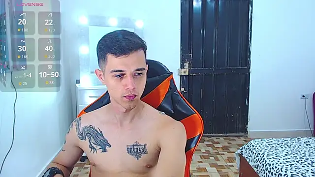 ADAM HOT online show from July 15, 2026, 9:22 pm