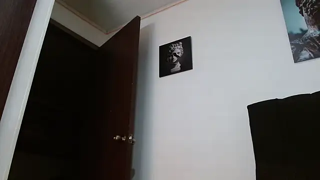 Hendry  online show from March 12, 2025, 3:02 am