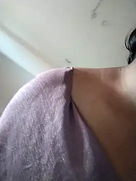 Snapshot of Lina-Rose chatting on September 23, 2025, 1:12 am Lina-Rose online show from September 23, 2025, 1:12 am