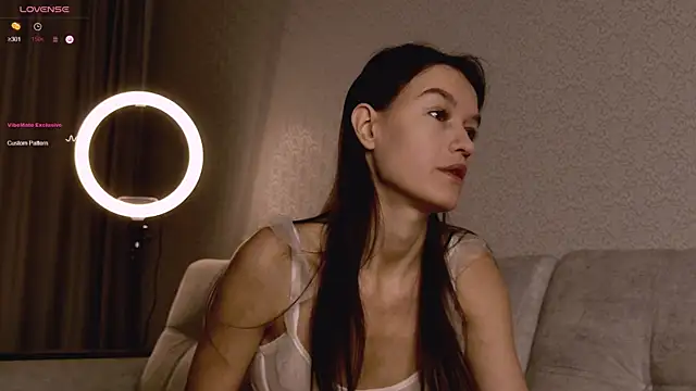 Snapshot of Alice__grace chatting on October 9, 2025, 8:09 pm Alice grace online show from October 9, 2025, 8:09 pm