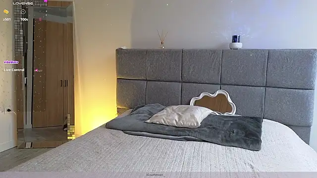 Soffimoon  online show from March 17, 2026, 8:34 pm