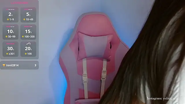 yulissa18 online show from February 6, 2026, 3:46 am