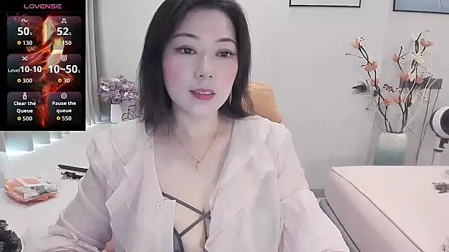 Snapshot of Crystal_Wings chatting on October 7, 2025, 1:17 am Crystal Wings online show from October 7, 2025, 1:17 am