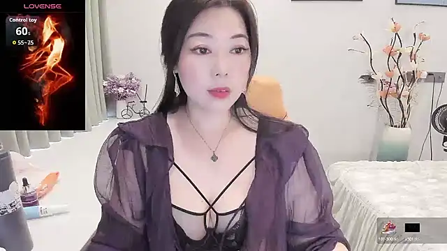 Snapshot of Crystal_Wings chatting on September 14, 2025, 1:17 am Crystal Wings online show from September 14, 2025, 1:17 am