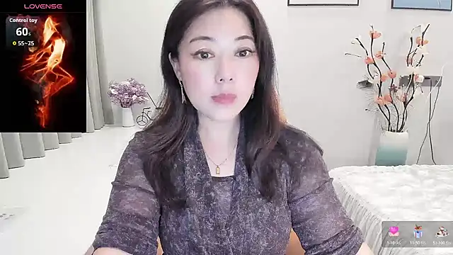 Snapshot of Crystal_Wings chatting on September 19, 2025, 1:37 pm Crystal Wings online show from September 19, 2025, 1:37 pm