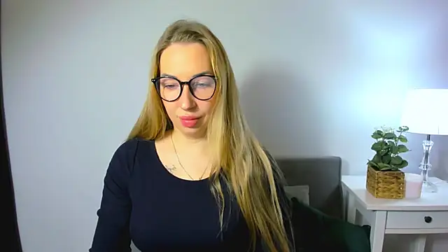 AriaDesire online show from December 3, 2025, 7:41 am