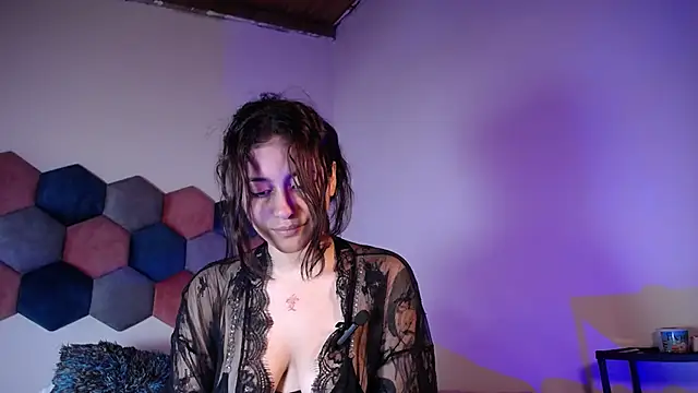 liz-beths online show from February 4, 2025, 4:29 pm