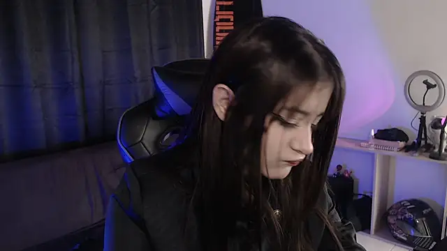 liz-beths online show from November 30, 2025, 12:44 am