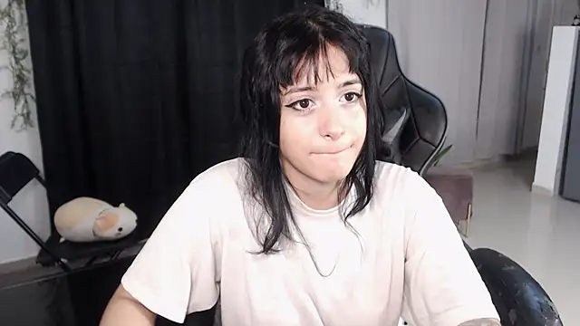 Snapshot of liz-beths chatting on February 3, 2026, 2:21 am liz-beths online show from February 3, 2026, 2:21 am