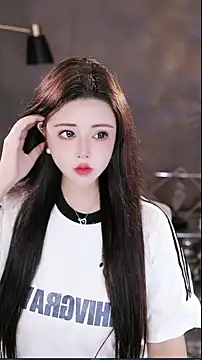 Qiaoqiao  online show from December 5, 2025, 4:16 pm