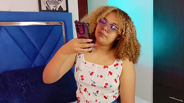 Snapshot of NiaColusi chatting on February 13, 2026, 2:50 pm NiaColusi online show from February 13, 2026, 2:50 pm