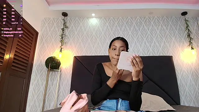 Snapshot of flavia_cruz chatting on November 19, 2025, 7:36 pm flavia cruz online show from November 19, 2025, 7:36 pm