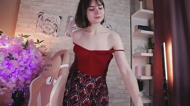 ManuTaya online show from December 5, 2024, 6:49 pm