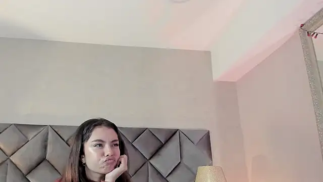 Luisa0110 online show from July 24, 2026, 4:14 pm
