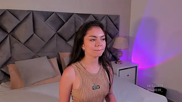 Luisa0110 online show from November 14, 2025, 8:01 pm