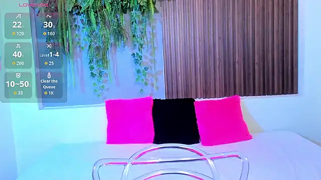 AmyBarton02 online show from October 20, 2025, 5:35 pm