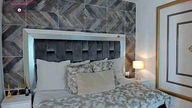 TaniaSmith1 online show from September 13, 2025, 11:16 pm