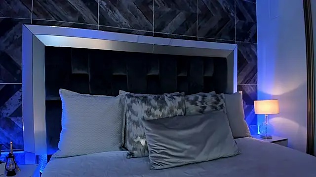 TaniaSmith1 online show from March 18, 2025, 7:33 pm