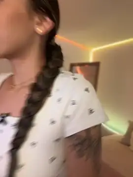 Snapshot of AmmyCollinsW chatting on October 7, 2025, 9:05 pm AmmyCollinsW online show from October 7, 2025, 9:05 pm