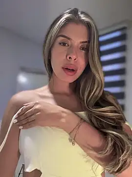 Snapshot of AmmyCollinsW chatting on March 8, 2025, 10:45 pm AmmyCollinsW online show from March 8, 2025, 10:45 pm