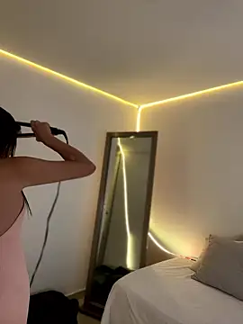 AmmyCollinsW online show from January 9, 2026, 7:43 pm